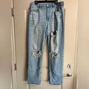 American Eagle Mom Straight Jeans